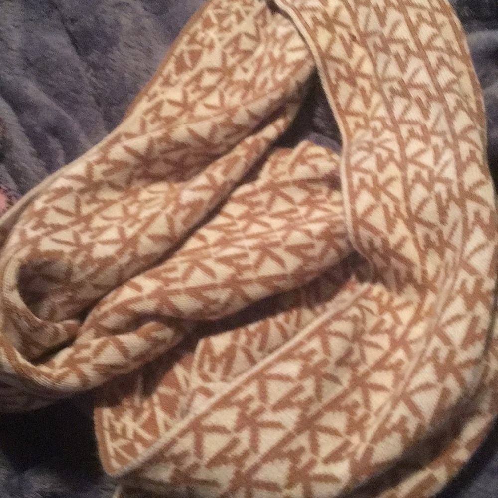 MK Scarf